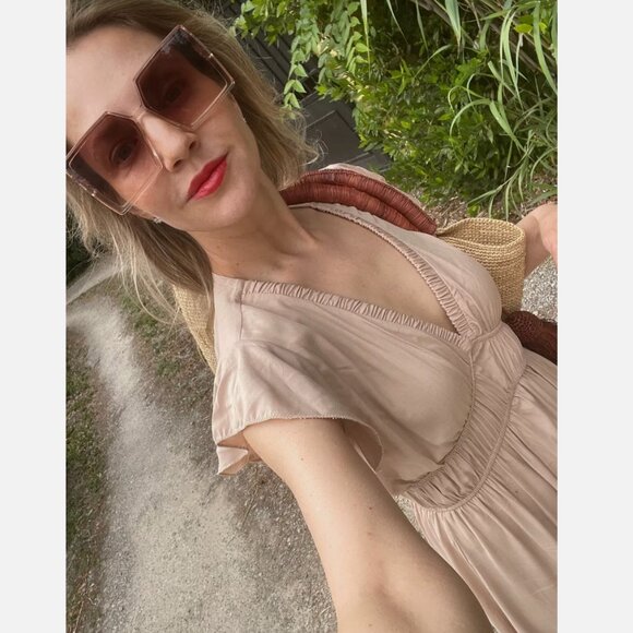 Cheap and chic sunglasses-- with an oversized fashion impact! - Picture 1 of 12